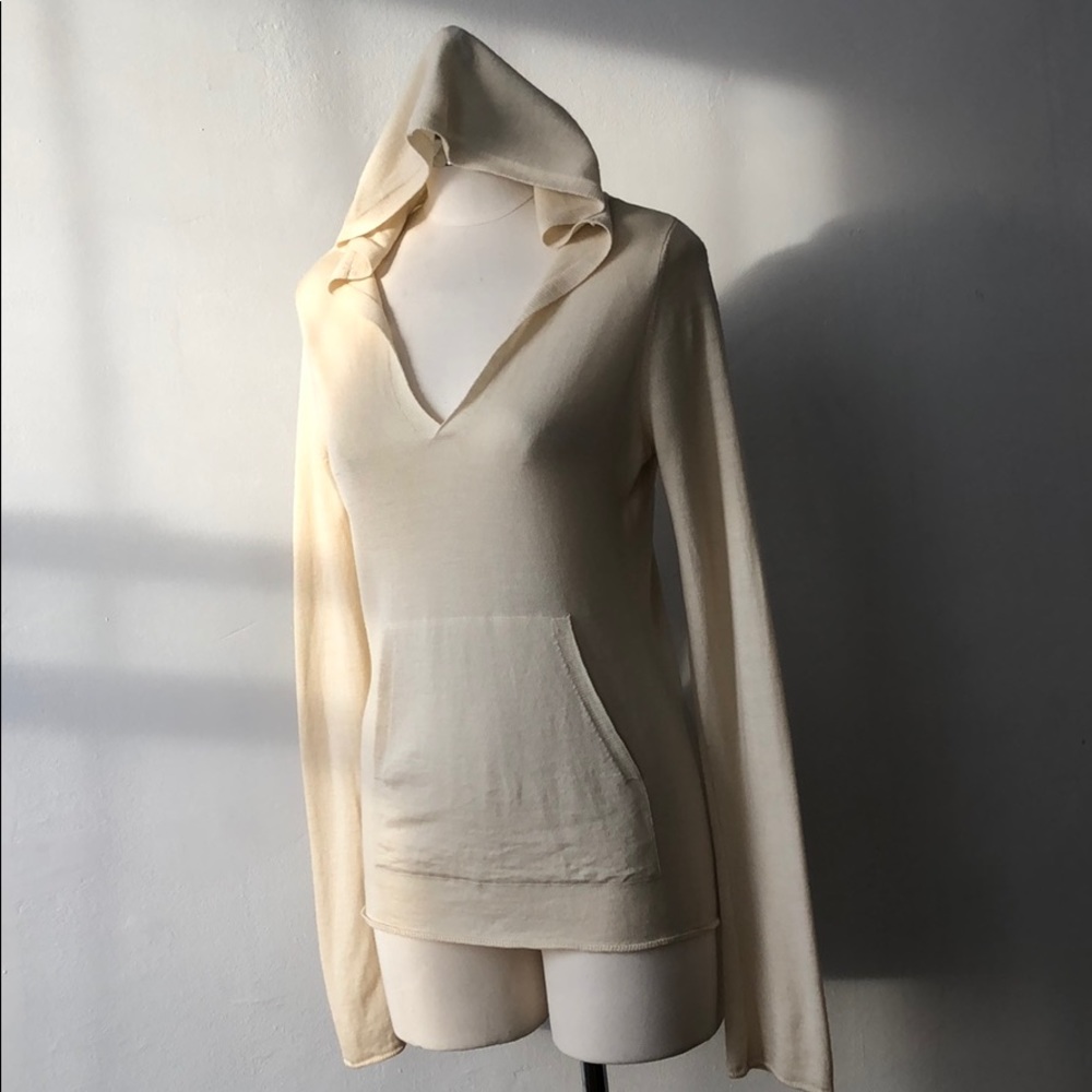 Lulu Bravo v neck wool hoodie sweater